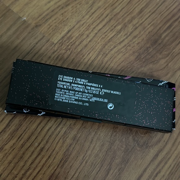 MAC x Hello Kitty Shadow Quad- rare and unused! - Picture 3 of 5